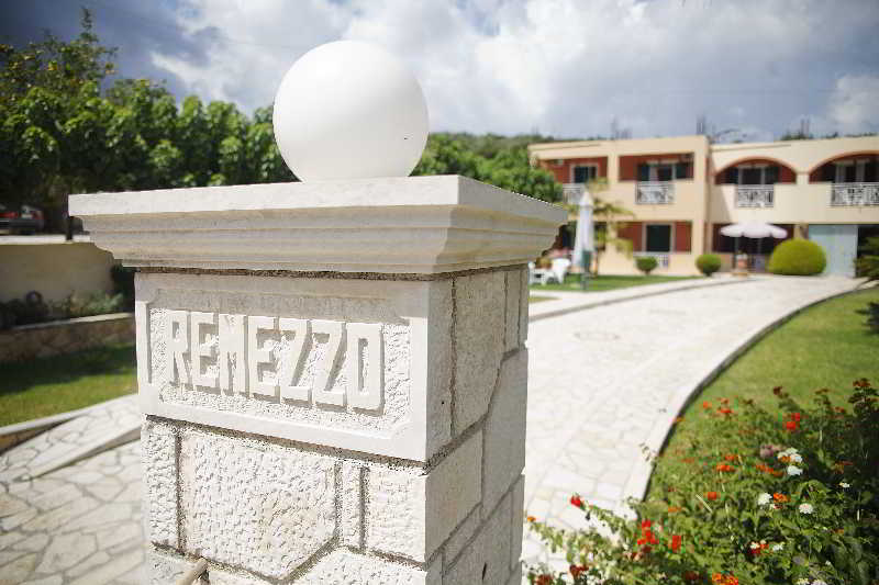 Remezzo Studios & Apartments อามูดี ภายนอก รูปภาพ