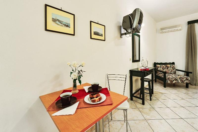 Remezzo Studios & Apartments อามูดี ภายนอก รูปภาพ